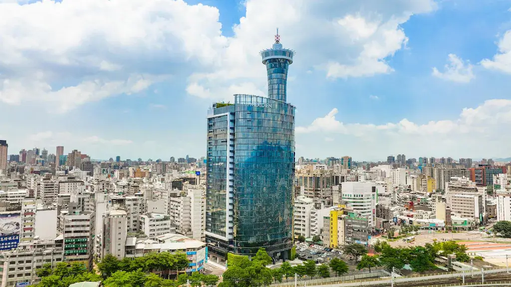 【2025 台中住宿推薦】21間精選台中飯店住宿推薦! 70 台中李方艾美酒店整棟玻璃外觀是台中地標酒店
