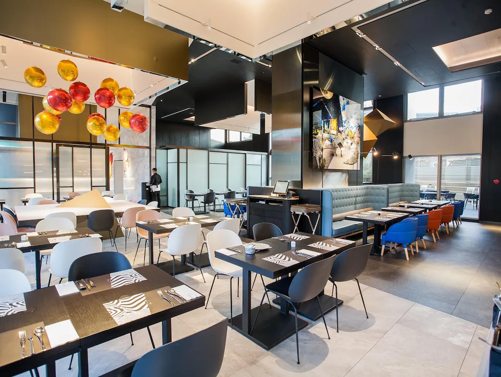 【2025 台中住宿推薦】21間精選台中飯店住宿推薦! 114 台中大毅老爺行旅極簡主義餐廳